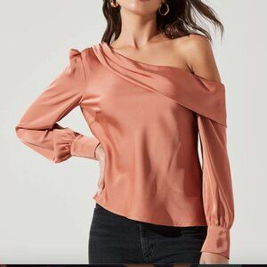ASTR Ellen Draped Off Shoulder Long Sleeve Top